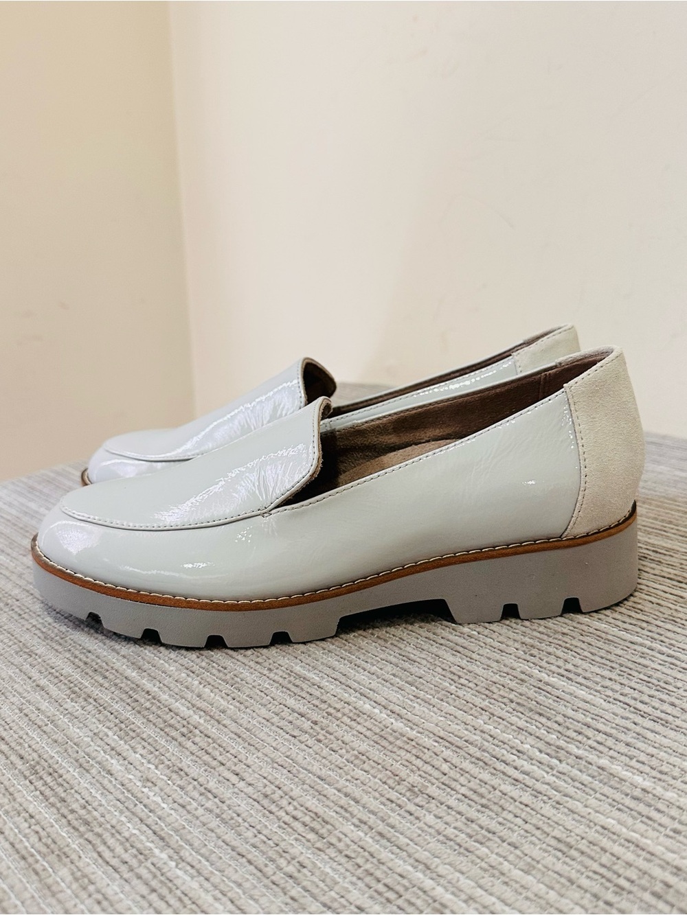 Vionic Women's Kensley Vapor Crinkle Patent Leather Loafers Gray Size 6,5